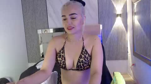 julieta__fox_ online show from 07-09-26, 03:49