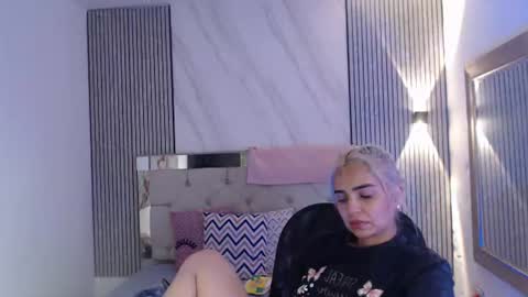 julieta__fox_ online show from 07-10-26, 03:55
