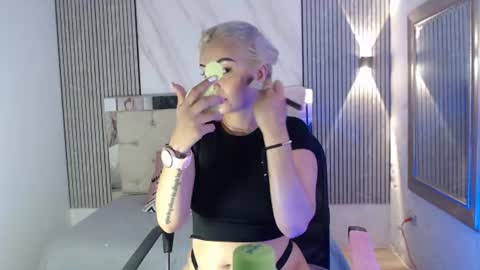 julieta__fox_ online show from 07-11-26, 07:49