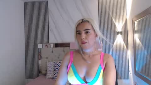 julieta__fox_ online show from 07-22-26, 08:00