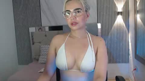 julieta__fox_ online show from 07-28-26, 04:39