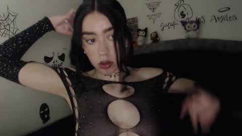 Snapshot of julieta_de_los_angeles chatting on 01-06-26, 08:45 Julieta online show from 01-06-26, 08:45