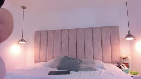 Snapshot of julieta_jane_ chatting on 10-15-25, 03:39 Julieta online show from 10-15-25, 03:39