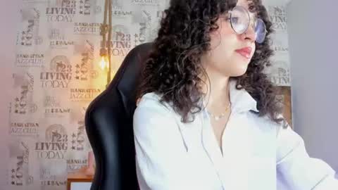 Snapshot of julieta_windsor chatting on 06-13-26, 12:14 JULIETA online show from 06-13-26, 12:14