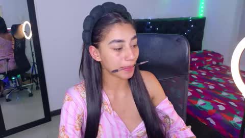 Snapshot of julietacheer chatting on 12-16-25, 01:10 Julieta online show from 12-16-25, 01:10