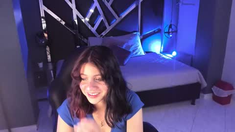 Snapshot of julieth_brown_ chatting on 10-04-25, 08:51 Julieth  online show from 10-04-25, 08:51