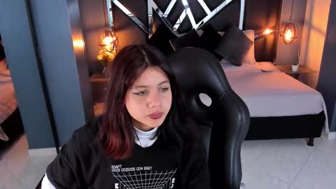 Snapshot of julieth_brown_ chatting on 10-11-25, 07:34 Julieth  online show from 10-11-25, 07:34