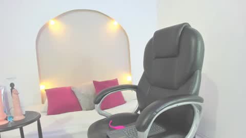 Snapshot of julieth_cooper1 chatting on 09-25-25, 11:52 Julieth online show from 09-25-25, 11:52