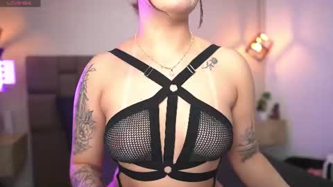 Snapshot of julieth_rojas chatting on 06-19-26, 04:06 julieth_rojas online show from 06-19-26, 04:06