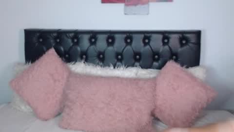 Snapshot of julietha_fox chatting on 09-19-25, 04:58 julietha fox online show from 09-19-25, 04:58