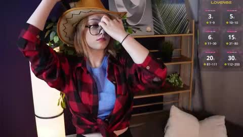 Snapshot of juliettakaniecki chatting on 10-04-25, 03:26 Mia online show from 10-04-25, 03:26