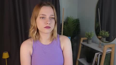 Snapshot of juliettakaniecki chatting on 10-22-25, 03:18 Mia online show from 10-22-25, 03:18