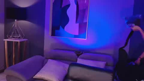 Snapshot of juliettemoreaux chatting on 03-12-26, 08:04 Juliette Moreau online show from 03-12-26, 08:04