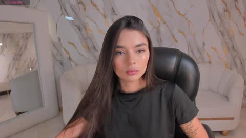 Juliette Moreau online show from 05-18-26, 06:47