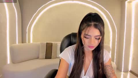 Snapshot of juliettemoreaux chatting on 06-14-26, 11:34 Juliette Moreau online show from 06-14-26, 11:34