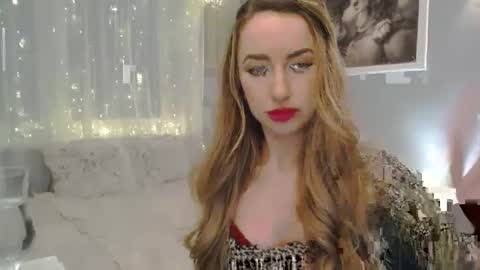 Snapshot of juliettesensual chatting on 01-12-25, 09:29 JulietteSensual online show from 01-12-25, 09:29