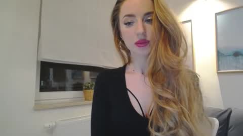 Snapshot of juliettesensual chatting on 02-09-25, 10:00 JulietteSensual online show from 02-09-25, 10:00