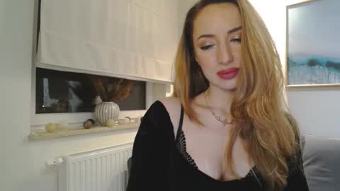 Snapshot of juliettesensual chatting on 02-13-25, 06:59 JulietteSensual online show from 02-13-25, 06:59