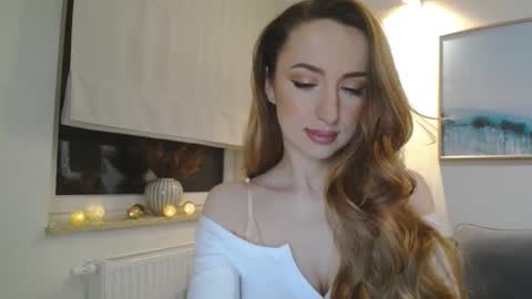 Snapshot of juliettesensual chatting on 02-16-25, 04:32 JulietteSensual online show from 02-16-25, 04:32