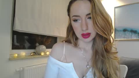 Snapshot of juliettesensual chatting on 02-16-25, 07:38 JulietteSensual online show from 02-16-25, 07:38