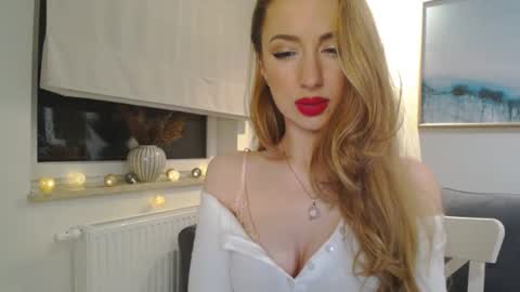 Snapshot of juliettesensual chatting on 02-16-25, 10:43 JulietteSensual online show from 02-16-25, 10:43
