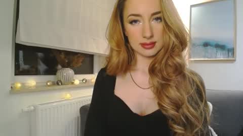 Snapshot of juliettesensual chatting on 02-18-25, 04:05 JulietteSensual online show from 02-18-25, 04:05