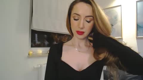 Snapshot of juliettesensual chatting on 02-18-25, 07:09 JulietteSensual online show from 02-18-25, 07:09