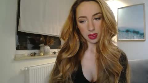 Snapshot of juliettesensual chatting on 03-07-25, 04:22 JulietteSensual online show from 03-07-25, 04:22