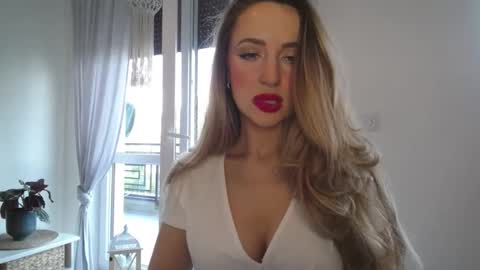 Snapshot of juliettesensual chatting on 09-09-25, 03:11 JulietteSensual online show from 09-09-25, 03:11