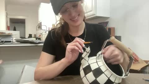 Snapshot of juliettetoken chatting on 11-22-25, 06:12 Goddess Endigo online show from 11-22-25, 06:12