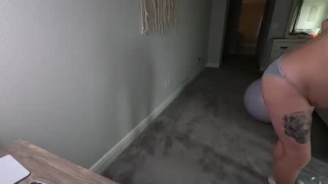 Julie online show from 12-11-24, 05:26