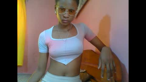 Snapshot of juliexexy chatting on 12-22-24, 06:49 juliexexy online show from 12-22-24, 06:49