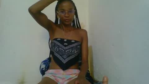 Snapshot of juliexexy chatting on 02-05-25, 04:59 juliexexy online show from 02-05-25, 04:59
