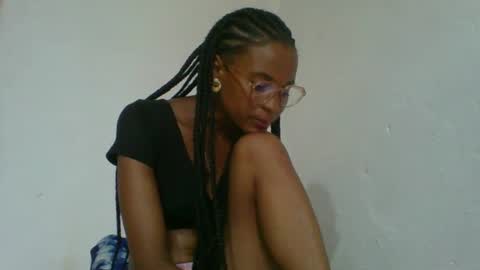 Snapshot of juliexexy chatting on 02-05-25, 02:05 juliexexy online show from 02-05-25, 02:05
