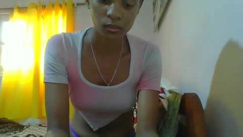 Snapshot of juliexexy chatting on 02-17-25, 01:53 juliexexy online show from 02-17-25, 01:53