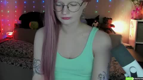 Snapshot of julifisher chatting on 06-12-26, 05:39 julifisher online show from 06-12-26, 05:39