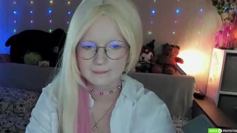 Snapshot of julifisher chatting on 06-13-26, 02:53 julifisher online show from 06-13-26, 02:53