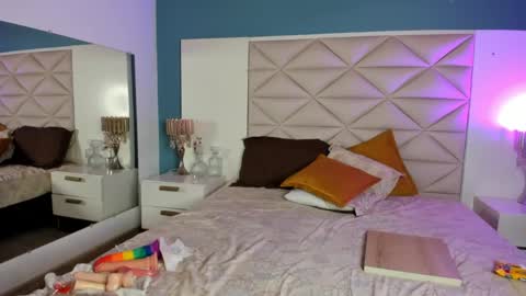 Snapshot of julimonroe19 chatting on 03-27-26, 08:26 Juli online show from 03-27-26, 08:26