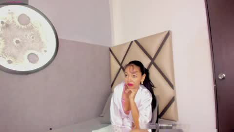 Snapshot of julitraviesa chatting on 04-10-26, 12:21 julitraviesa online show from 04-10-26, 12:21