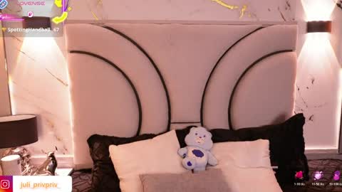 jullianapriv_ online show from 04-06-26, 05:03
