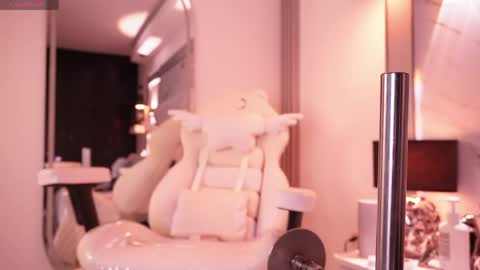 jullianapriv_ online show from 04-18-26, 07:07