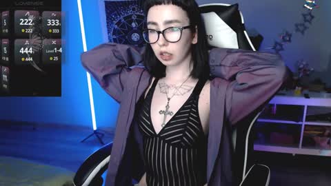 Snapshot of julscinamon chatting on 12-07-24, 04:47 Baroness Von Cringe online show from 12-07-24, 04:47