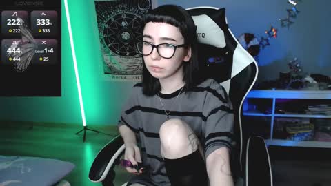 Snapshot of julscinamon chatting on 01-14-25, 07:00 Baroness Von Cringe online show from 01-14-25, 07:00