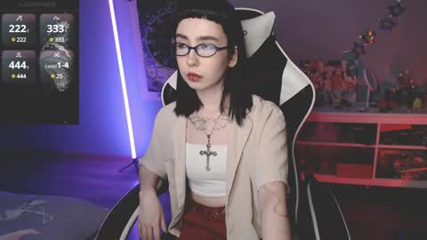 Snapshot of julscinamon chatting on 02-06-25, 05:51 Baroness Von Cringe online show from 02-06-25, 05:51