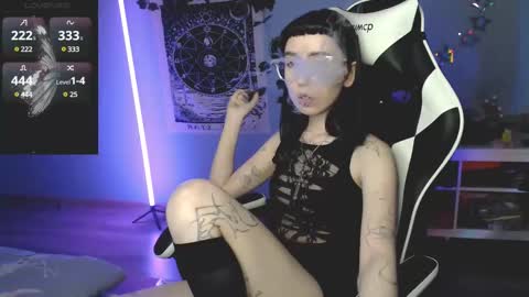 Snapshot of julscinamon chatting on 02-10-25, 04:58 Baroness Von Cringe online show from 02-10-25, 04:58