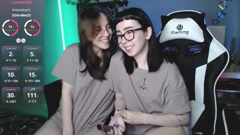 Snapshot of julscinamon chatting on 02-25-25, 07:47 Baroness Von Cringe online show from 02-25-25, 07:47