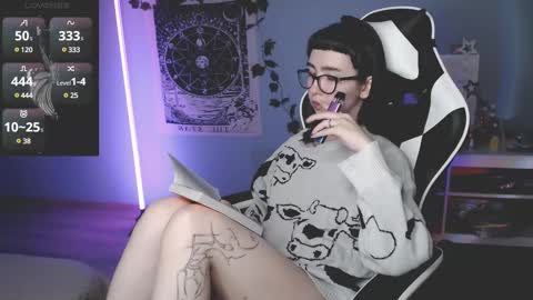 Snapshot of julscinamon chatting on 03-05-25, 07:27 Baroness Von Cringe online show from 03-05-25, 07:27