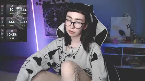 Snapshot of julscinamon chatting on 03-06-25, 05:54 Baroness Von Cringe online show from 03-06-25, 05:54