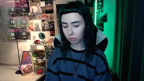 Snapshot of julscinamon chatting on 10-08-25, 04:59 Baroness Von Cringe online show from 10-08-25, 04:59