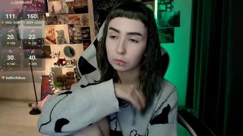 Snapshot of julscinamon chatting on 10-18-25, 05:25 Baroness Von Cringe online show from 10-18-25, 05:25